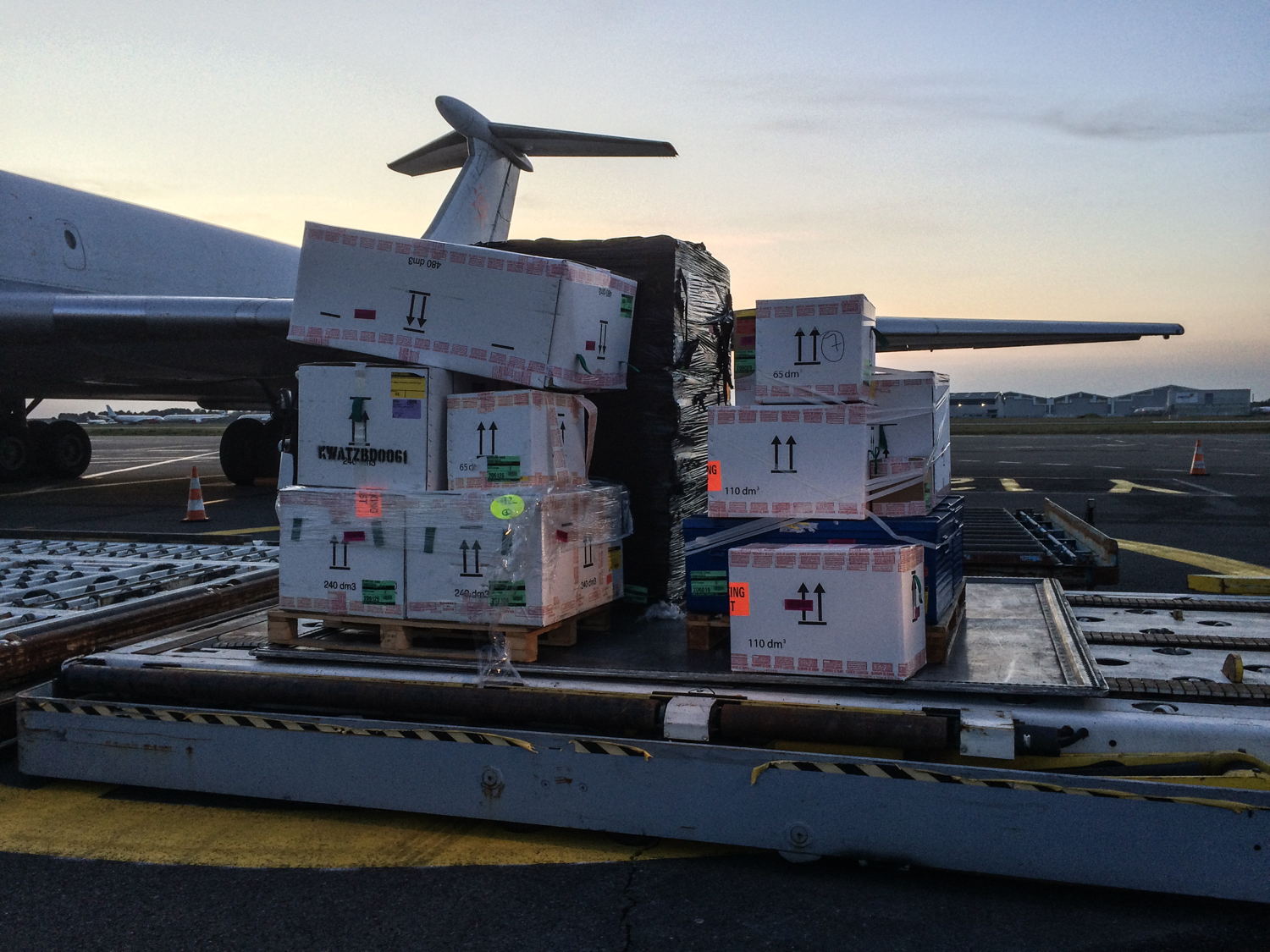 MSF teams are loading medical equipment including inflatable hospital in Merignac airport on 21 March 2020 to be sent to Isfahan, Iran to respond to the coronavirus pandemic.

Copyright: Brigitte Rossotti/MSF
