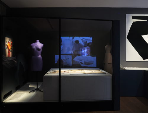 Exploding Fashion: van 2D tot 3D tot 3D-animatie, (c) MoMu Antwerp, Photo: Stany Dederen Exploding Fashion: van 2D tot 3D tot 3D-animatie, (c) MoMu Antwerp, Photo: Stany Dederen