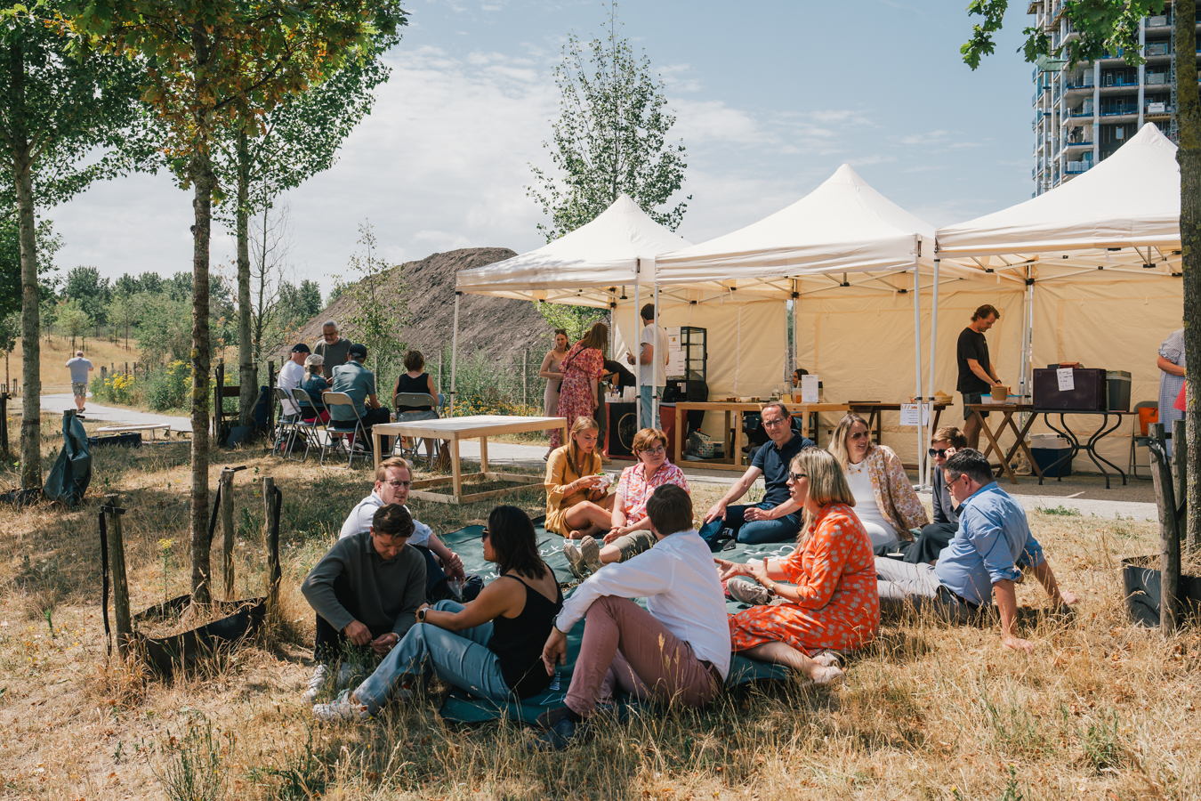 Zonnige tweede buurtpicknick voor Nieuw Zuid