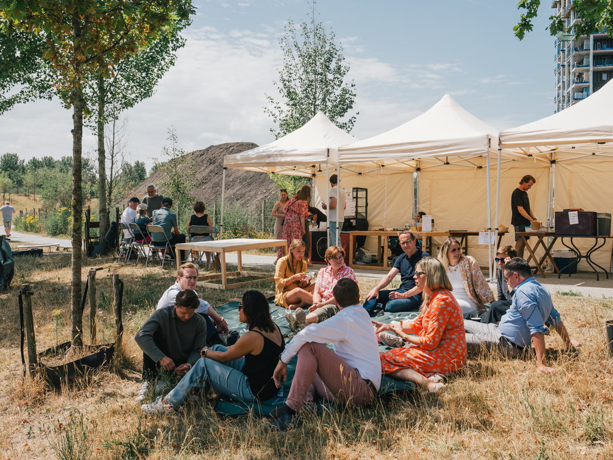 Zonnige tweede buurtpicknick voor Nieuw Zuid