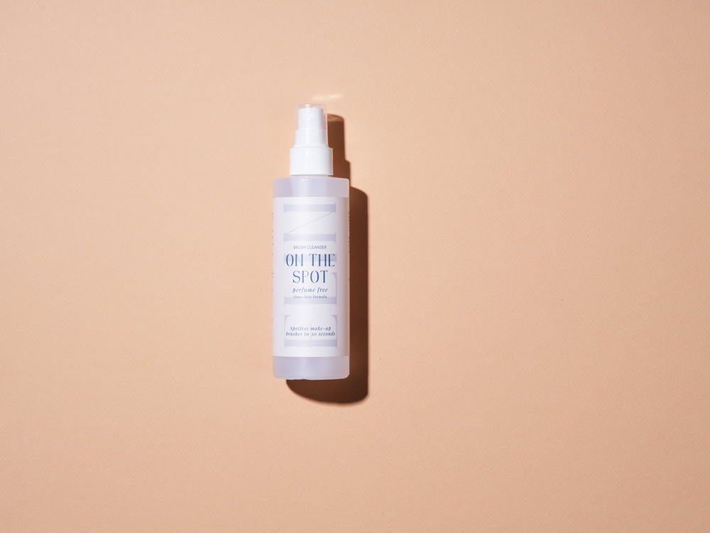 On The Spot brush cleanser 200ml perfume-free - €19,95