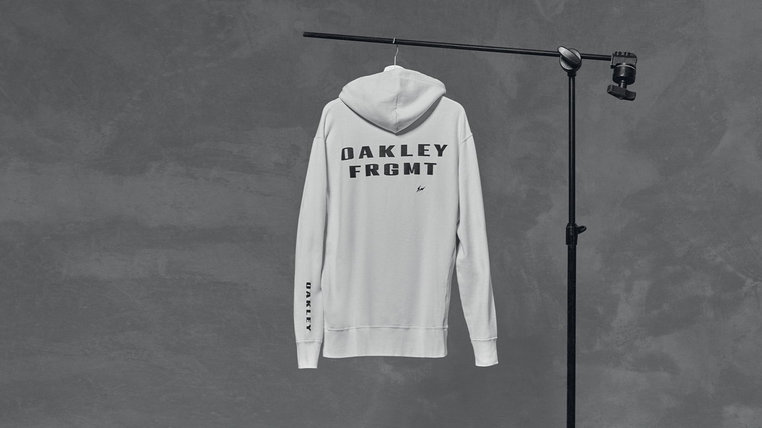 DROP 1 - OAKLEY x FRAGMENT COLLECTION WHITE HOODIE (BACK)