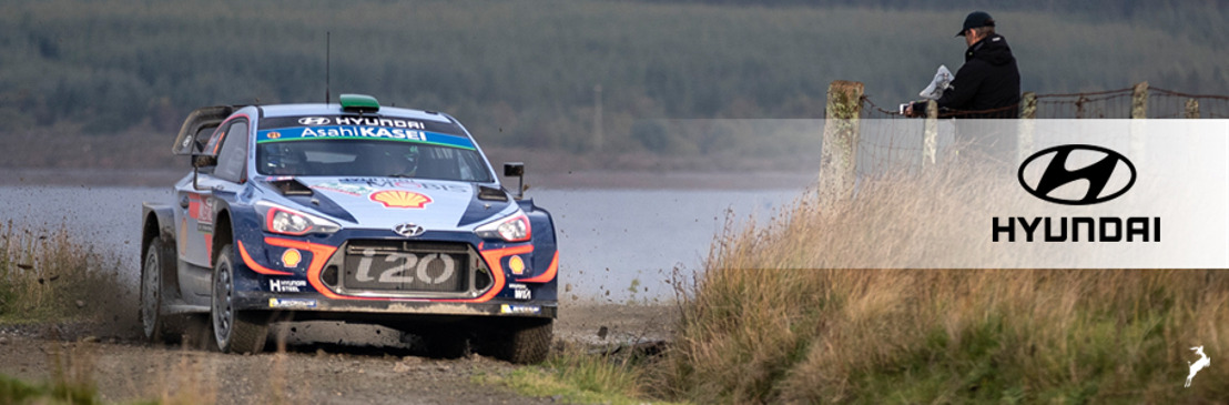 Thierry Neuville alcanza un top 5 en GB y se mantiene de líder en el WRC