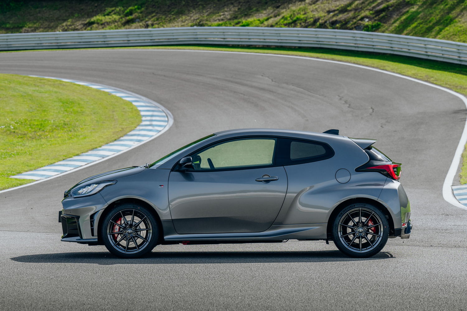 2024_GR Yaris_Manual_Precious Metal_DPL_Static__009