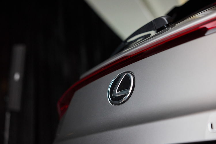Lexus UXh