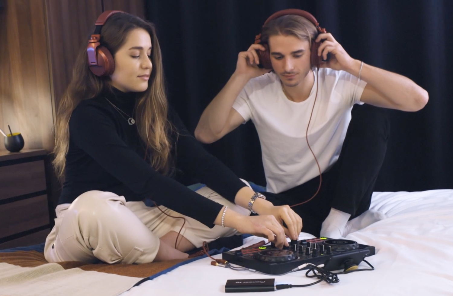 DJ Room Service bij The Student Hotel