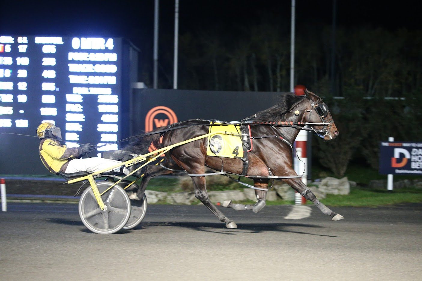 Take A Gamble and driver Trevor Henry earn a decisive win on Novermber 12, 2021 at Woodbine Mohawk Park. (New Image Media) 