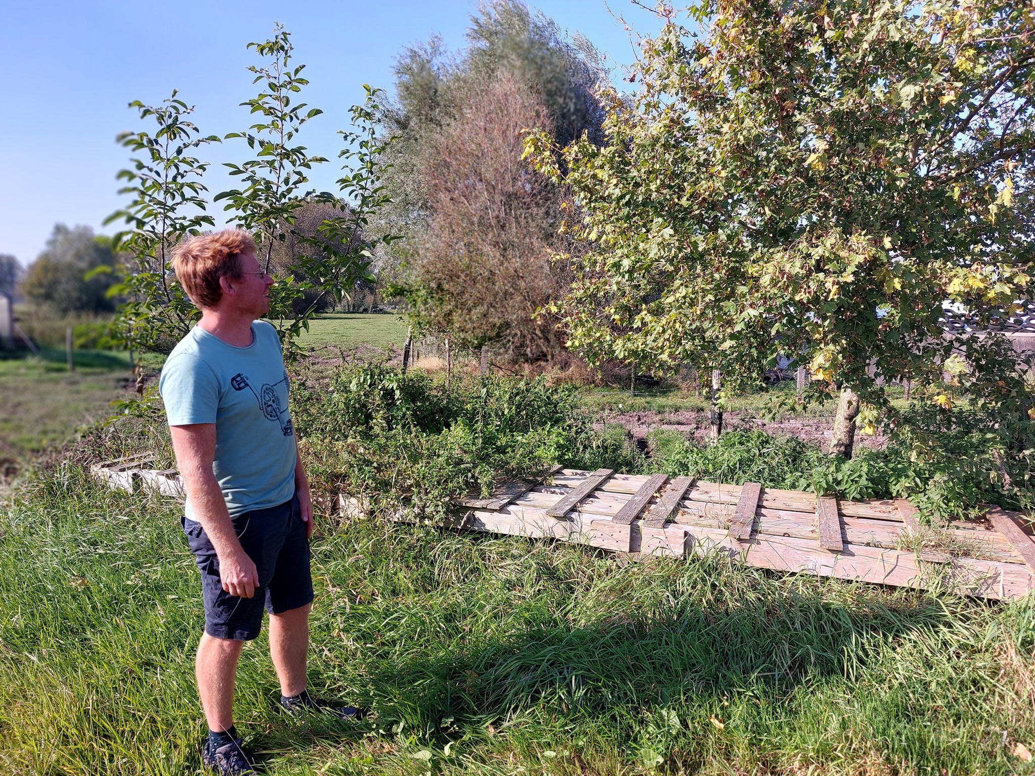 "In ons voedselbos is iedereen welkom die een handje uit de mouwen wil steken" "In ons voedselbos is iedereen welkom die een handje uit de mouwen wil steken"