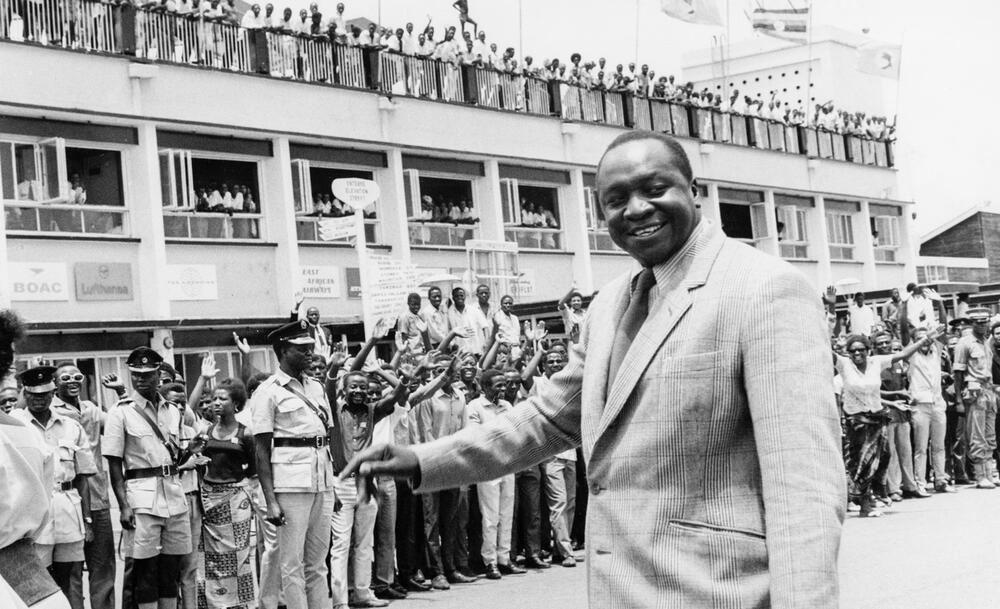 Ugandan president Idi Amin Dada with crowds at the airport after he ordered the expulsion of the country's entire Asian population in 1972, giving them just 90 days to leave. AKG10738837 © akg-images / Camerapix Photographer / Camerapix / african.pictures