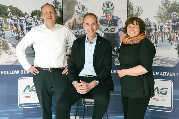 <p>Rob Maes (Directeur Corporate Marketing, Communication & Sponsoring d’ AG), Thijs Rondhuis (Courage Events) et Frija Leunens (Brand Activation Manager d’AG)</p>
