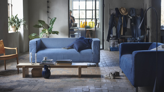 IKEA et MUD Jeans offrent un nouveau vêtement durable à l’iconique canapé KLIPPAN