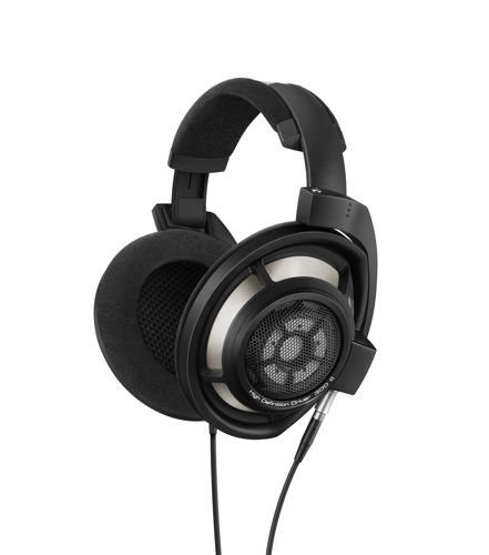 HD 800 - high-end headphones with new transducer technology and innovative earcup design.