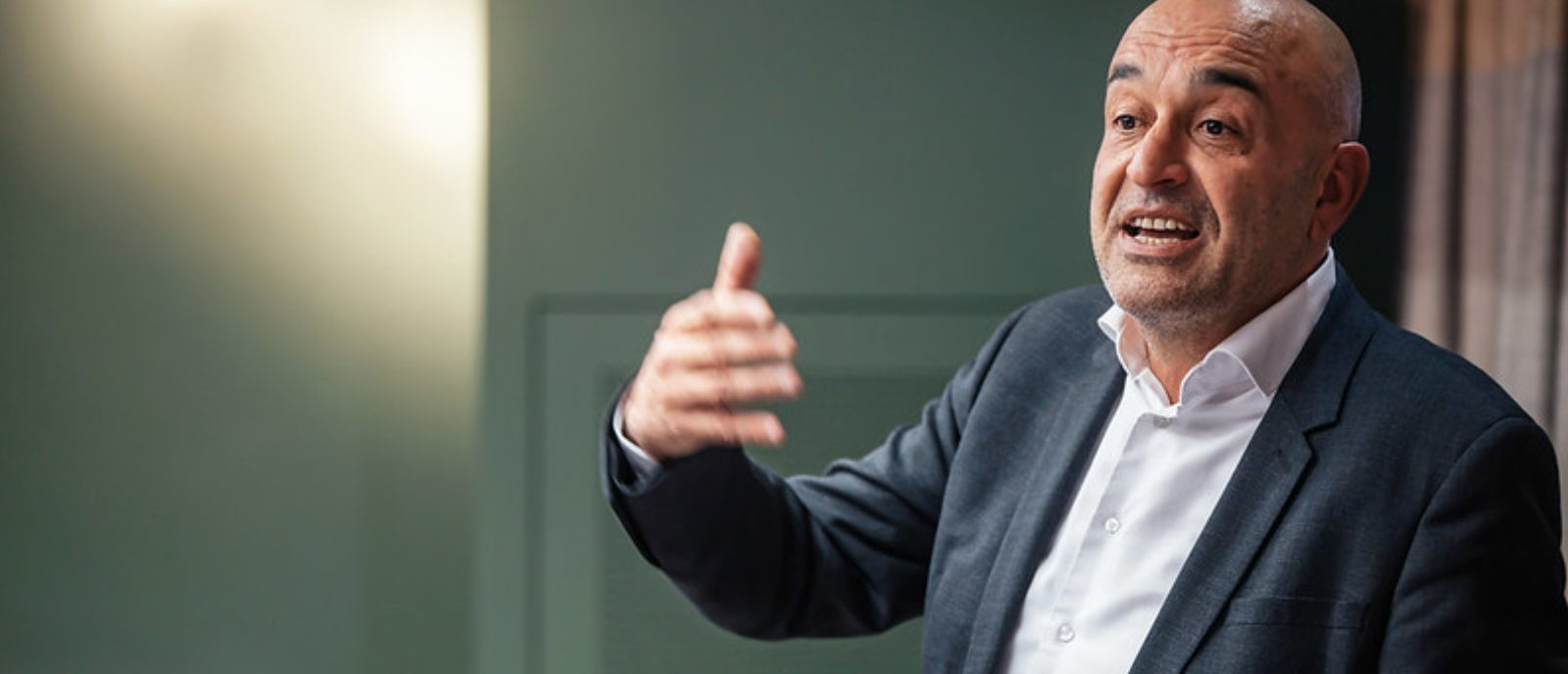 Publieke sector staakt terwijl onze bedrijven de economie draaiende houden