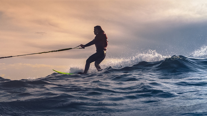 Telefacts Zomer: het unieke portret van big wave surfster Joana die haar angsten overwint