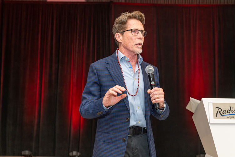 Chicago restauranteur Rick Bayless surprises 40th Anniversary Gala guests by offering, for charity auction, a private dinner at his home. | ChicagoAcademyForTheArts.org