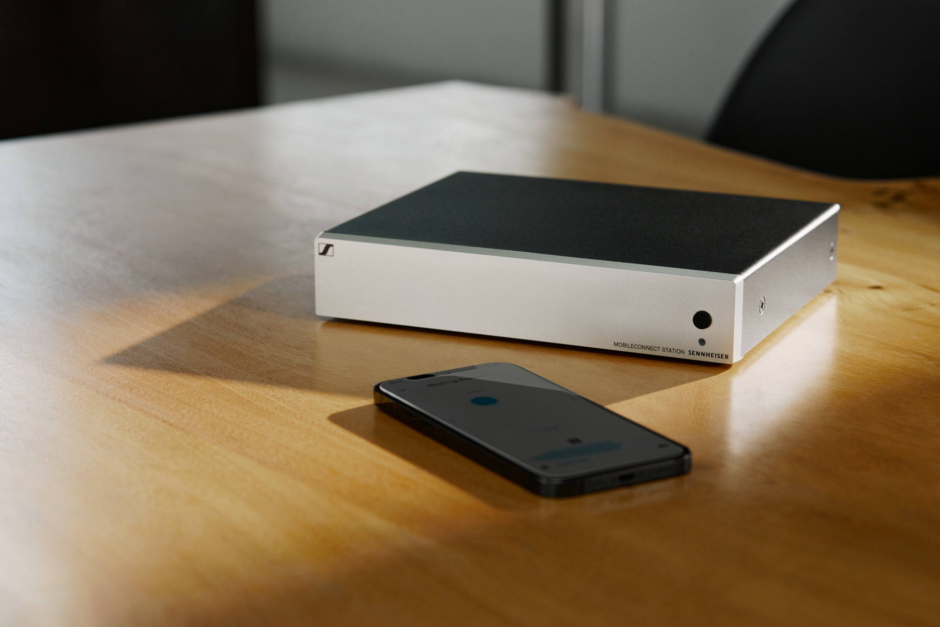 Sennheiser MobileConnect Station met smartphone Sennheiser MobileConnect Station met smartphone
