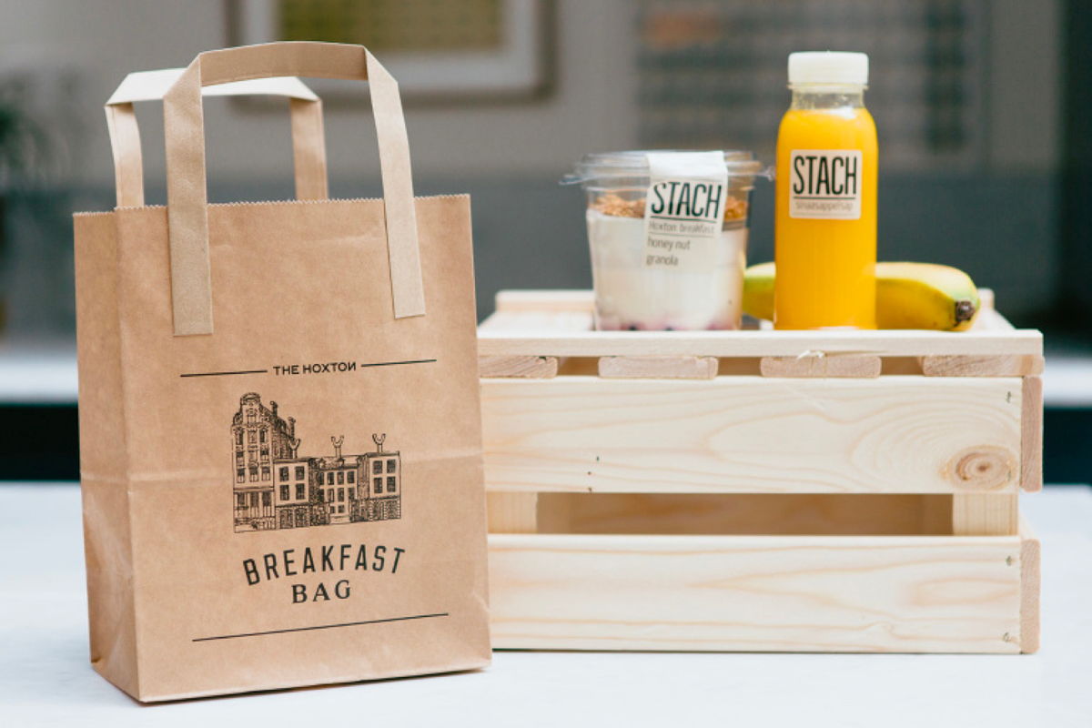 Gratis snel ontbijt op de kamer/to-go als alternatief voor uitgebreid ontbijt (beeld: The Hoxton) 