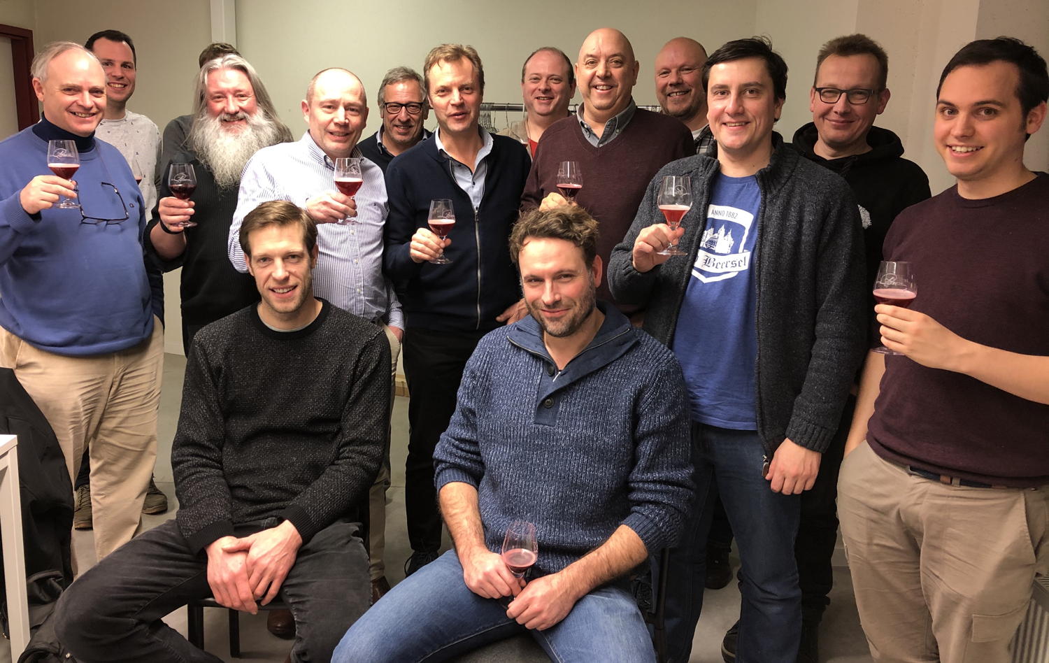 Jozef Vanbosstraeten en Jo Panneels (voorste rij) worden verwelkomd door de Raad van Bestuur van HORAL