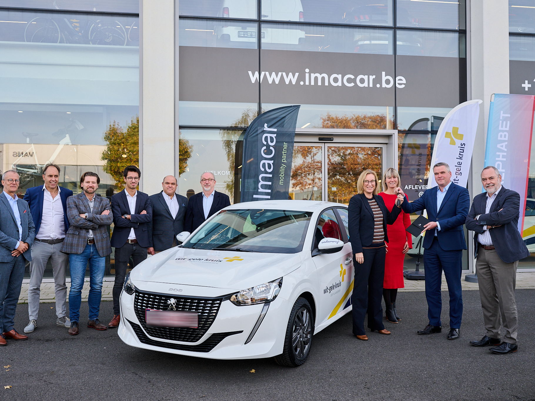 172 Peugeot wagens voor verpleegkundigen van Wit-Gele Kruis