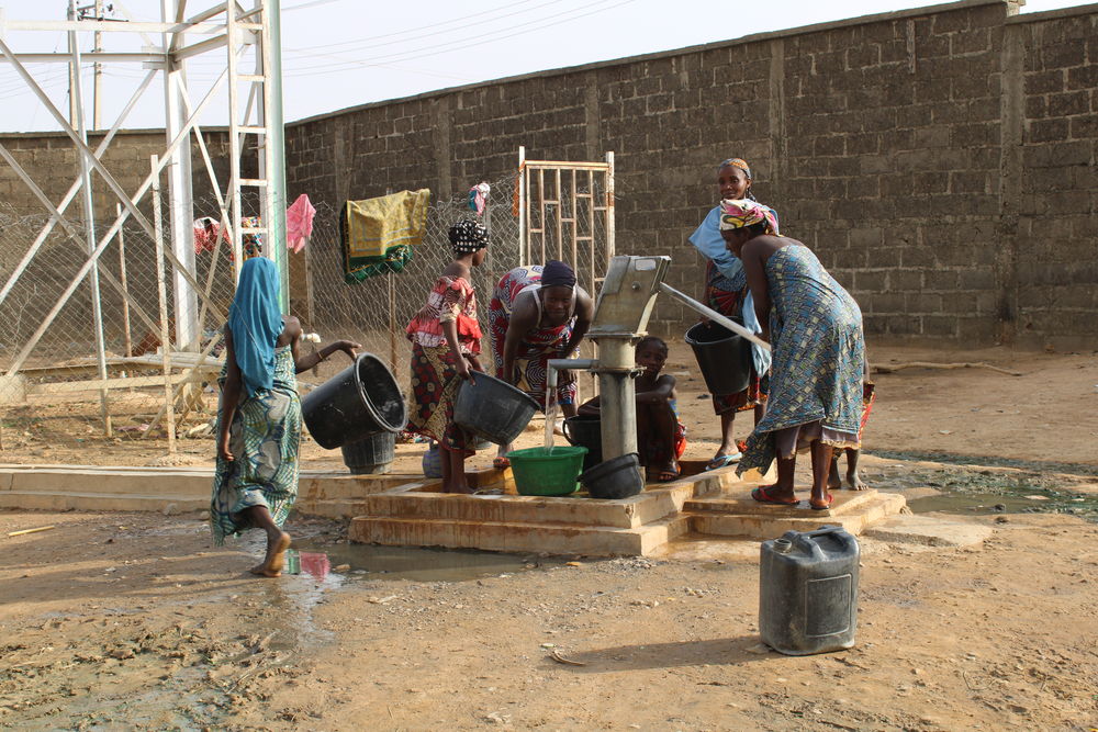 Women collecting water from one of the few water tabs in Emir Palace IDP camp. Photographer: Ghada Safaan 