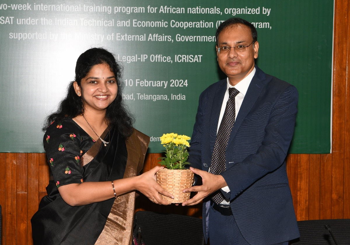 Dr Suryamani Tripathi, Global Head - Legal Services at ICRISAT, presents a welcome token to Ms Jonnalagadda Snehaja from the Ministry of External Affairs, India