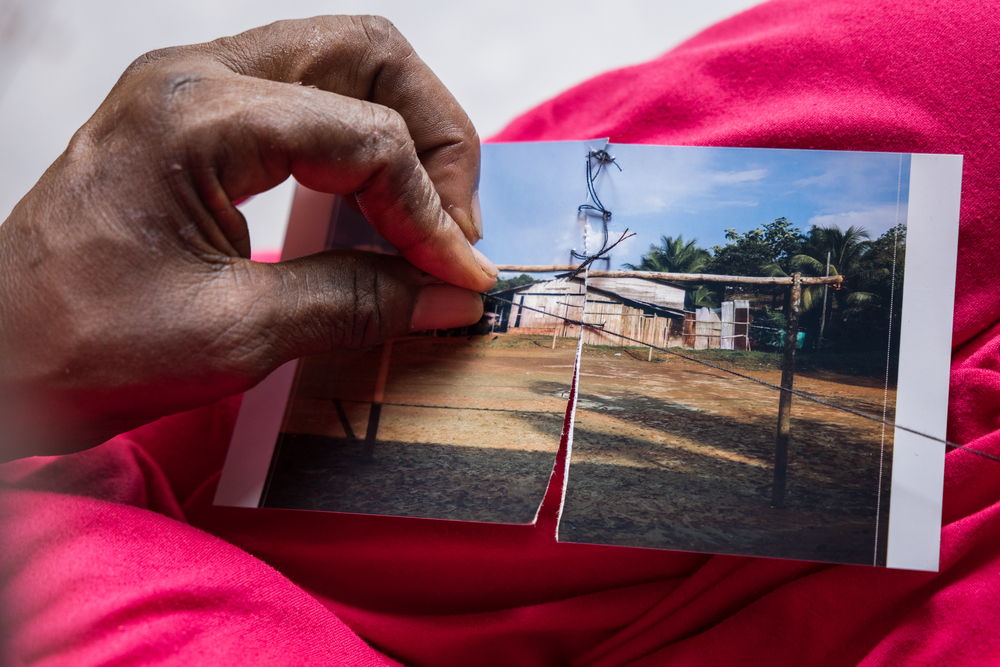 "Many years ago a doctor from Médecins Sans Frontières taught me how to suture. Sometimes there are no implements, and we have had to do it with dental floss. Chachajo is sick with fears. I am sure of that, because I, myself, live with that sickness," testimony of Carmen Fidela Mena.