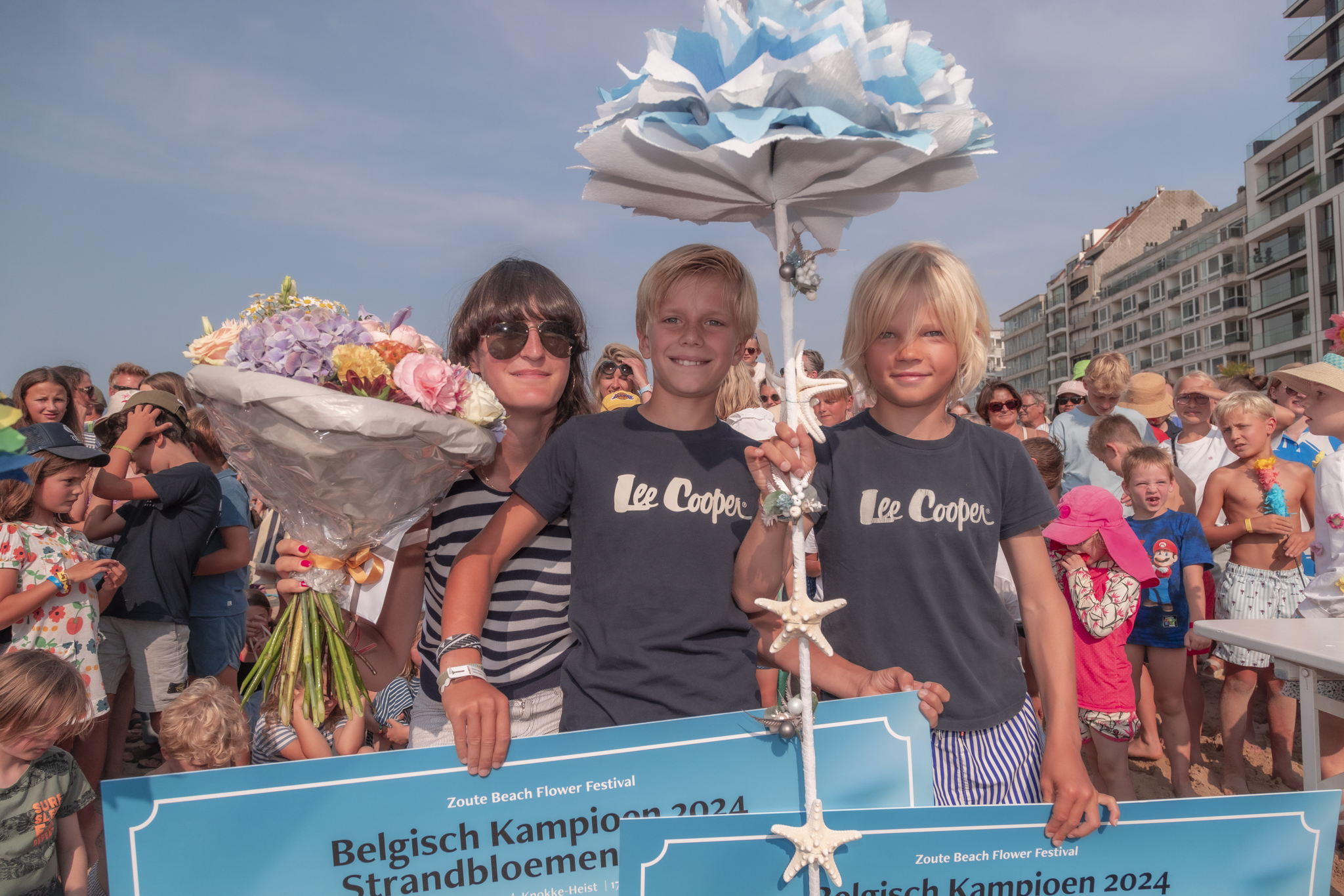 Belgische kampioenen strandbloemen maken Oliver en Alex Belgische kampioenen strandbloemen maken Oliver en Alex