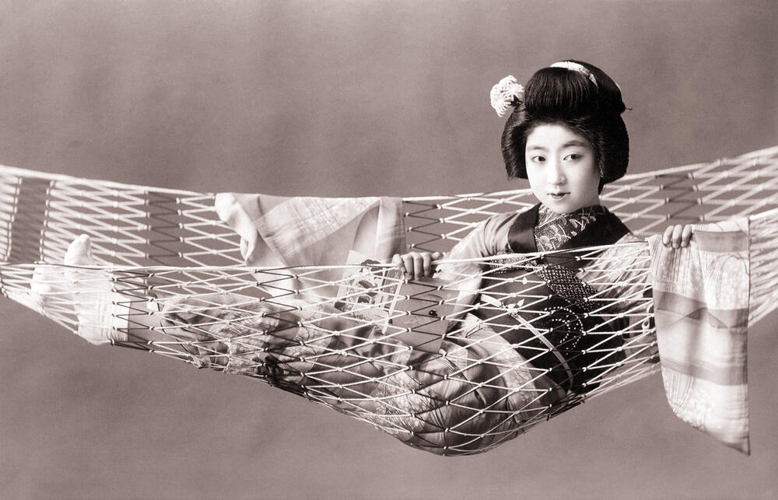 Maiko in a hammock. AKG11036668 ©  akg-images / Kjeld Duits