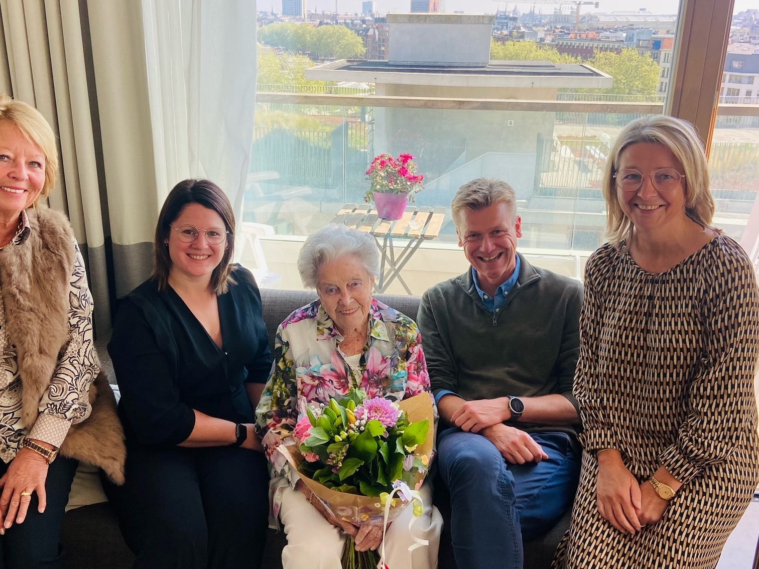 DOMITYS serviceresidentie Emerald Haven viert 100-jarige bewoonster