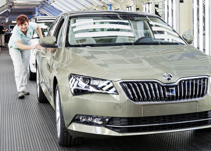 Today, the 500,000th third-generation ŠKODA SUPERB rolled off the production line in Kvasiny. The ŠKODA flagship ushered in a new era for the brand when its production started in March 2015. Today, the 500,000th third-generation ŠKODA SUPERB rolled off the production line in Kvasiny. The ŠKODA flagship ushered in a new era for the brand when its production started in March 2015.