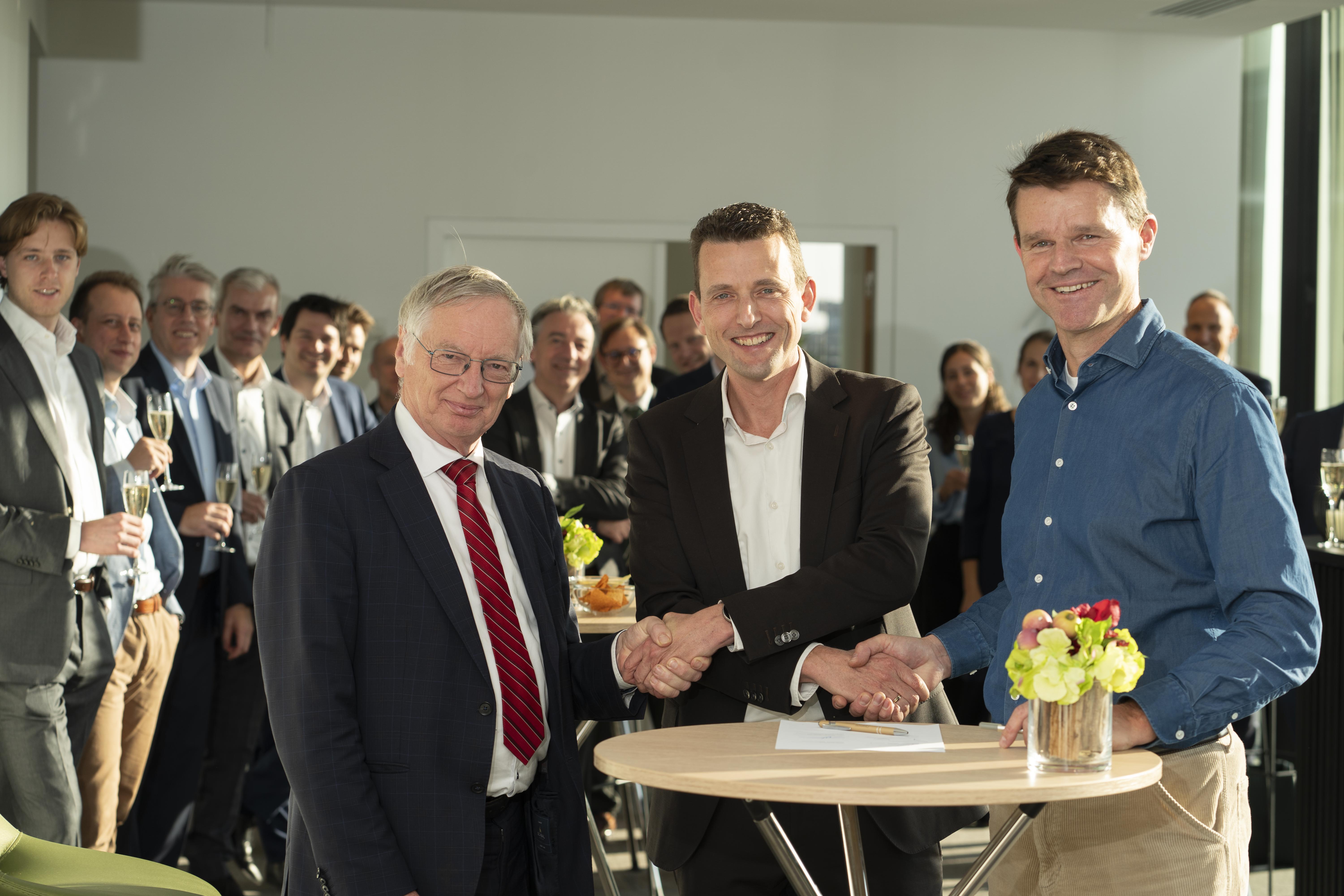 Vandaag werd de Financial Close ondertekend. Op de foto vlnr: Paul De Bruycker (Indaver), Glenn Van Olmen (Aquafin) en Tom Neyrinck (BESIX)