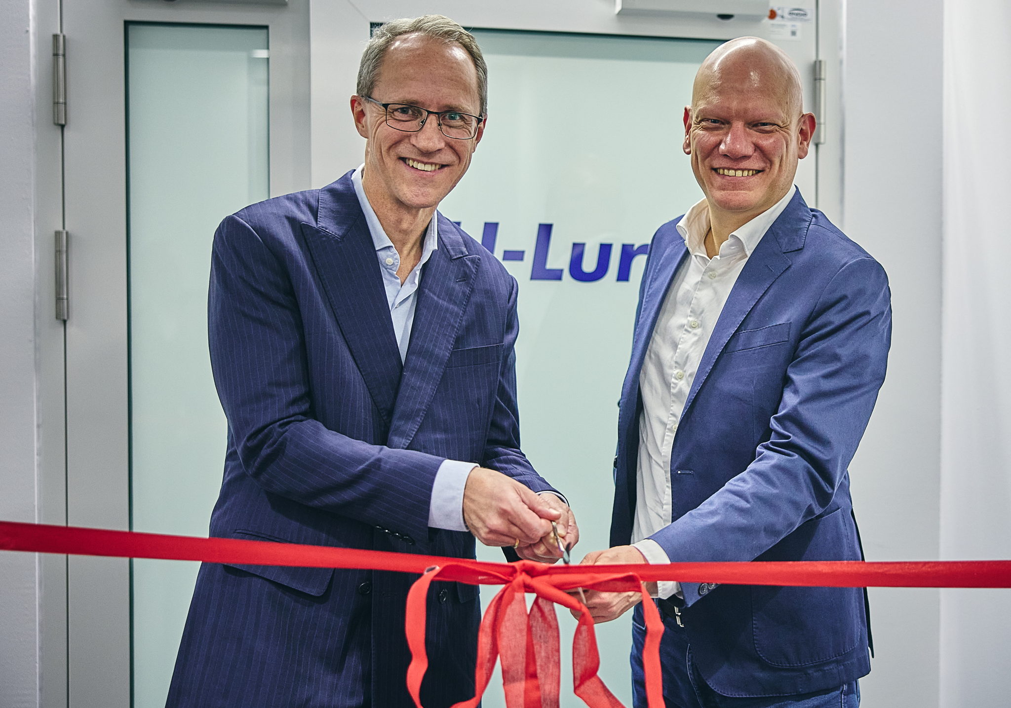 The ribbon-cutting ceremony, led by Heinrich Jessen, Chairman of Jebsen & Jessen Group and Alexander Schriefl, Chief Technology Officer of Air Liquide E&C. The ribbon-cutting ceremony, led by Heinrich Jessen, Chairman of Jebsen & Jessen Group and Alexander Schriefl, Chief Technology Officer of Air Liquide E&C.