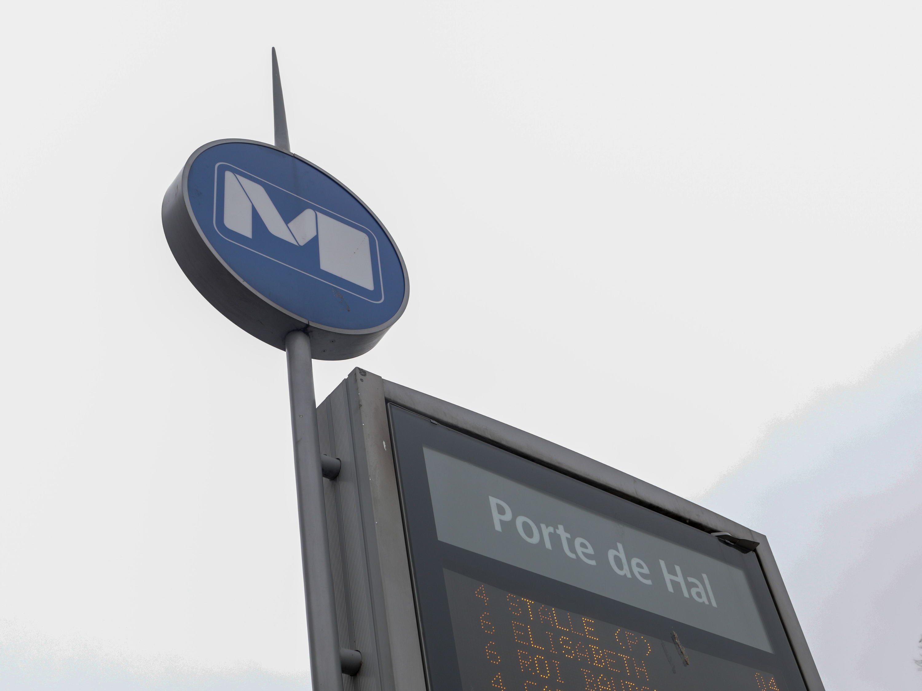 Investigation under way after man dies on Brussels metro tracks