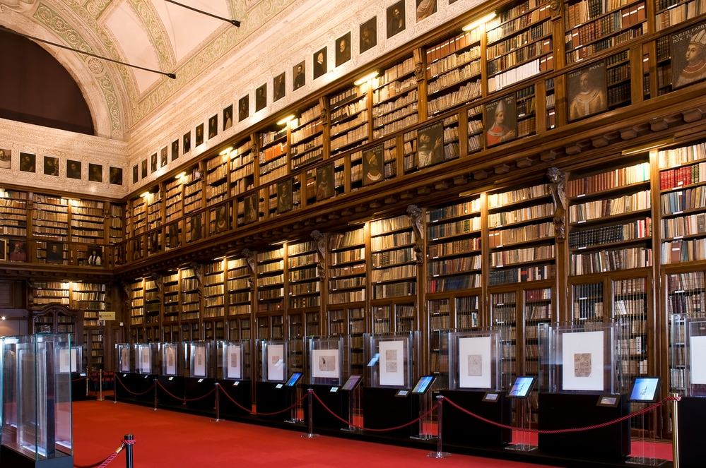 Sala Fredericiana, the first reading room of the Biblioteca Ambrosiana, Lombardy, Italy. AKG6030392 © akg-images / Mondadori Portfolio/Veneranda Biblioteca Ambrosiana/Gianni Cigolini Sala Fredericiana, the first reading room of the Biblioteca Ambrosiana, Lombardy, Italy. AKG6030392 © akg-images / Mondadori Portfolio/Veneranda Biblioteca Ambrosiana/Gianni Cigolini