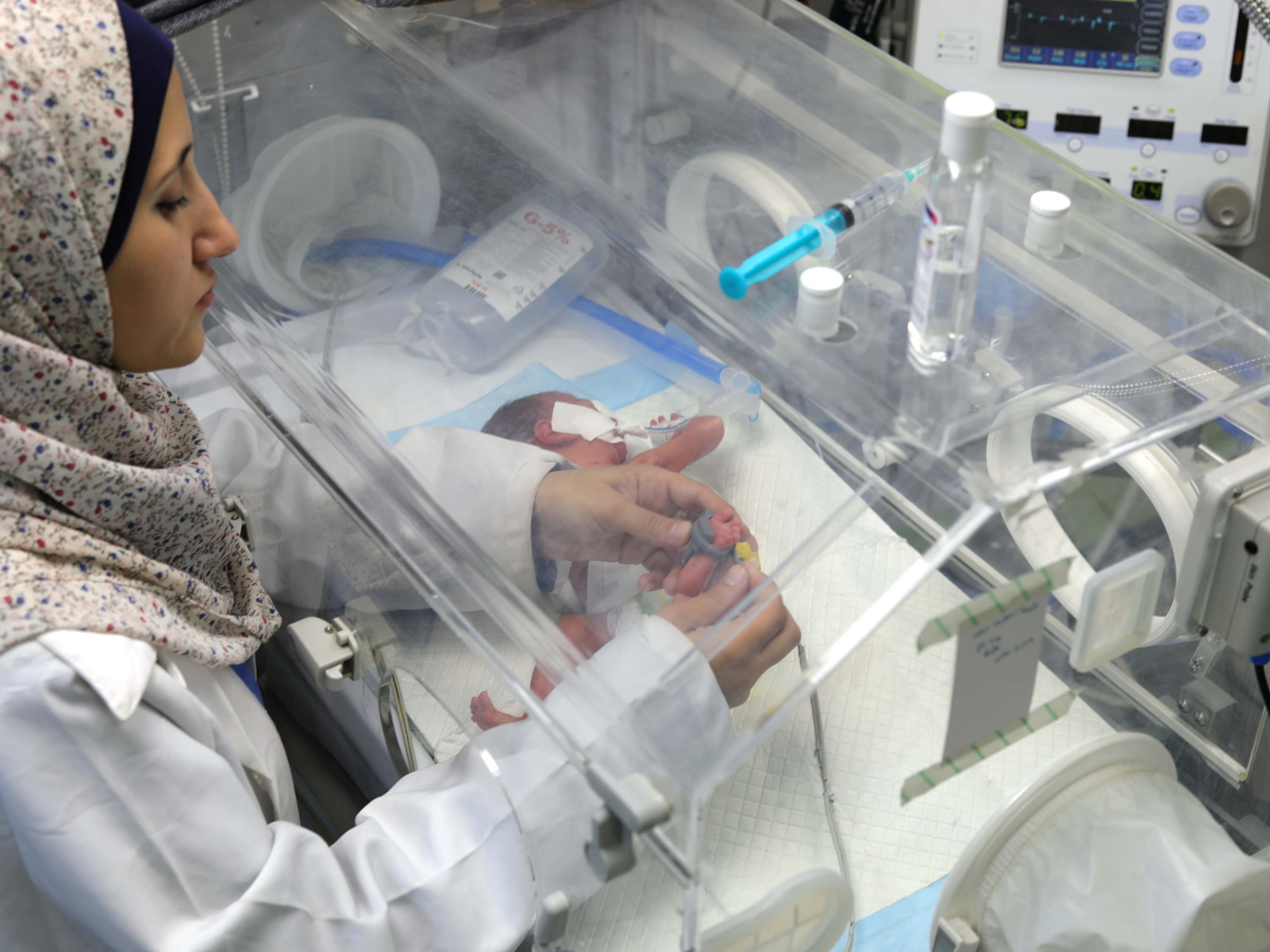 La escasez deliberada de alimentos, medicinas y combustible por las autoridades israelíes asfixia Gaza