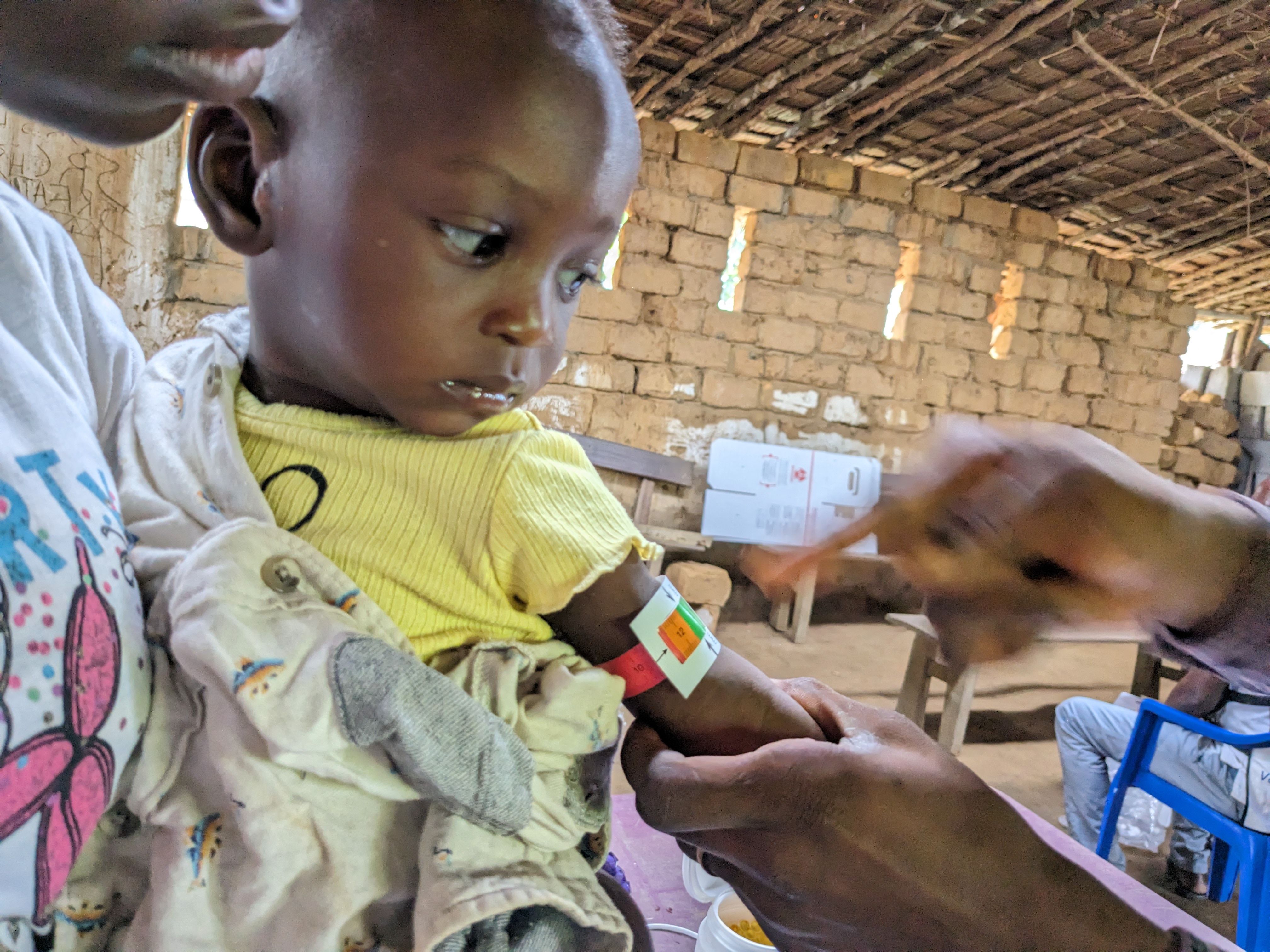 Measles vaccination campaign carried out by MSF in the Ingende health zone, Equateur province. During this emergency campaign, 62,645 children aged between 6 months and 9 years were vaccinated against measles in the 18 health areas in the zone. In addition to these measles vaccines, MSF teams also administered multi-antigen vaccines (Pentavalent and PVC13) and screened children for malnutrition. | Date taken: 24/04/2024 | Photographer: Augustin Mudiayi