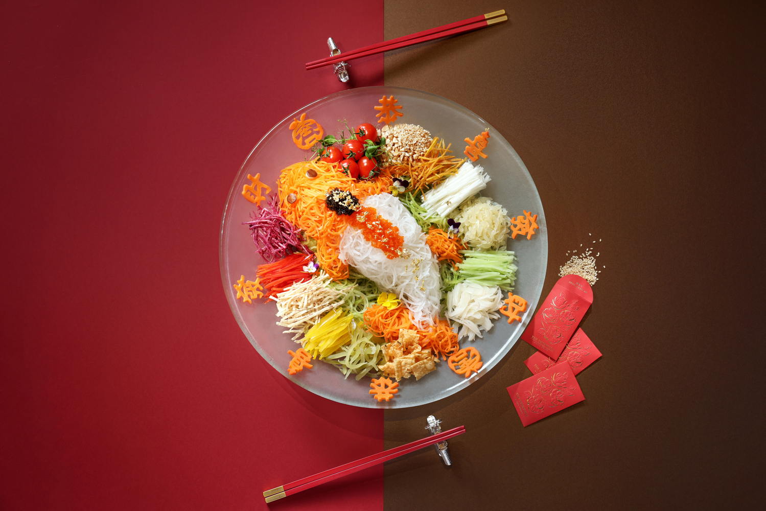 El plato de temporada auspicioso de Spring Moon: “Lo Hei”