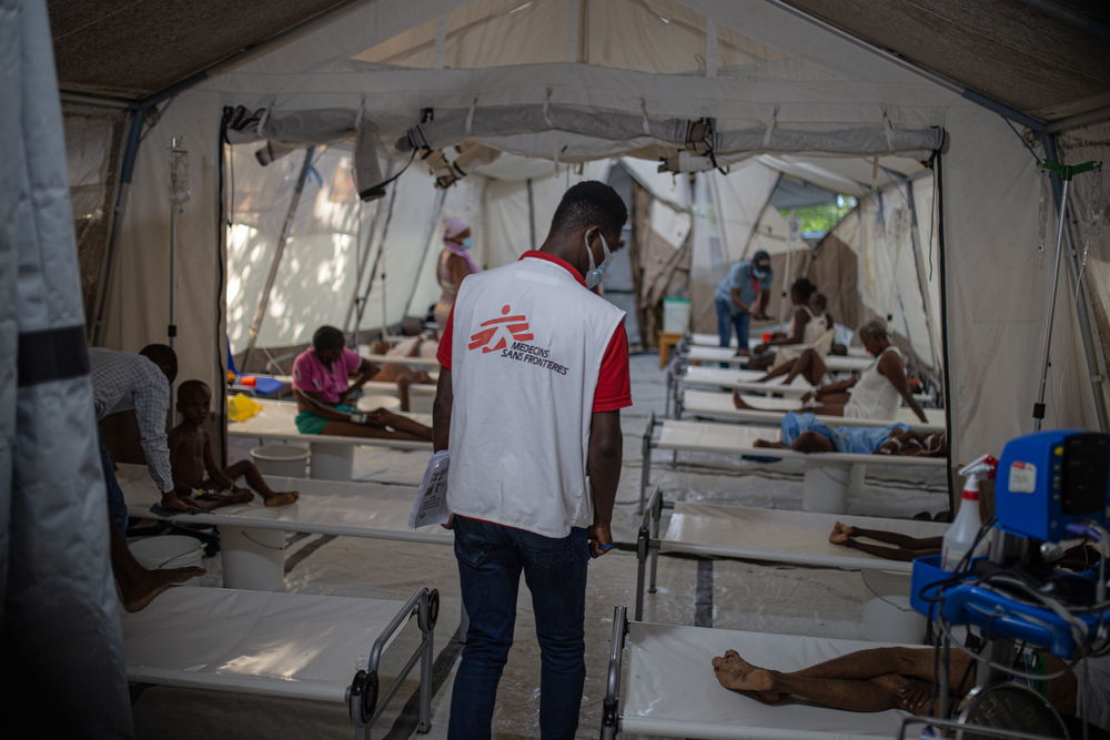 Haiti CTC Turgeau – MSF Health Promoter Jose verifies and keeps track of the health conditions of ill patients. Photographer: Alexandre Marcou. Date:  07/10/2022. Location: Turgeau et Cité-Soleil, Haiti