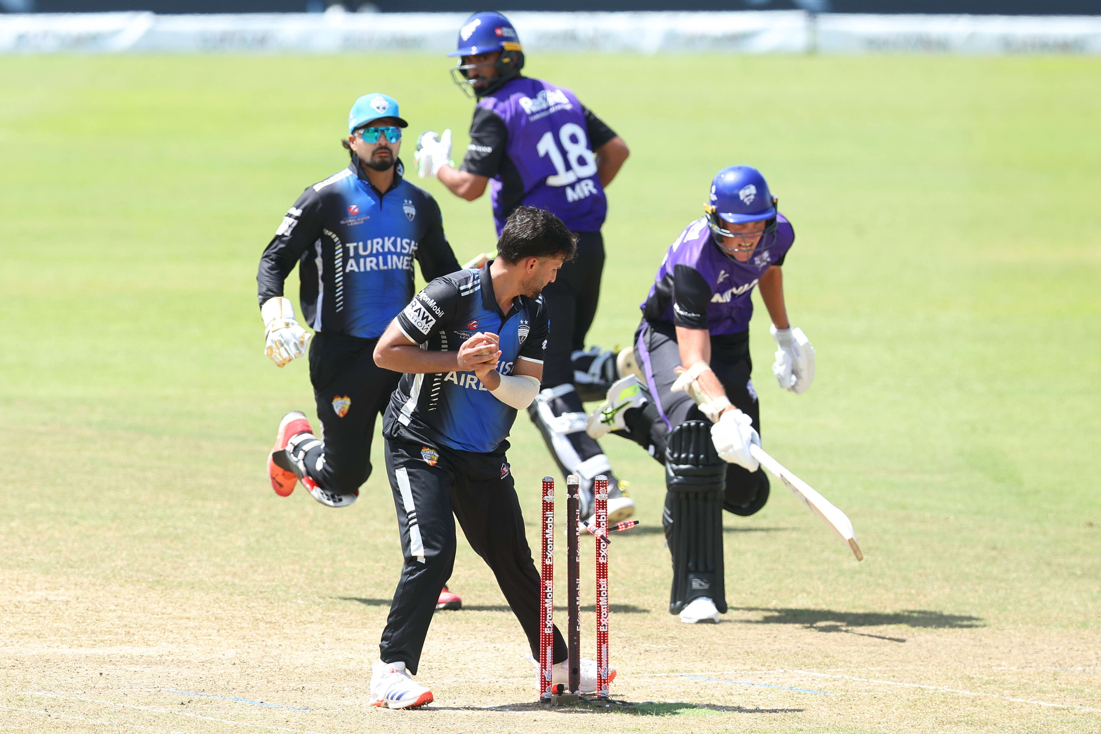 RIDERS WIN CLIFFHANGER TO REMAIN UNBEATEN 