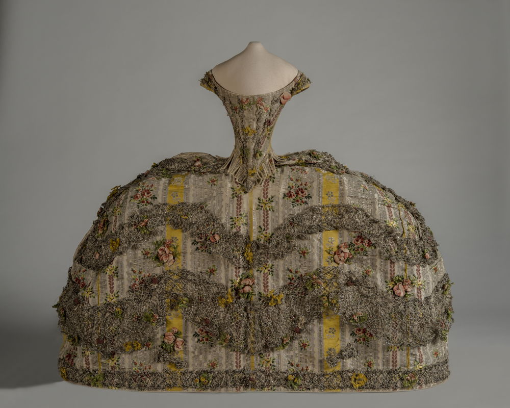Fashion doll’s dress, c. 1760s. Collection of Fashion Museum Bath. Purchased with the aid of the V&A Purchase Grant Fund and the National Art Collections Fund, inv. no. BATMC 93.436 to B. © Photo: Peter Stone