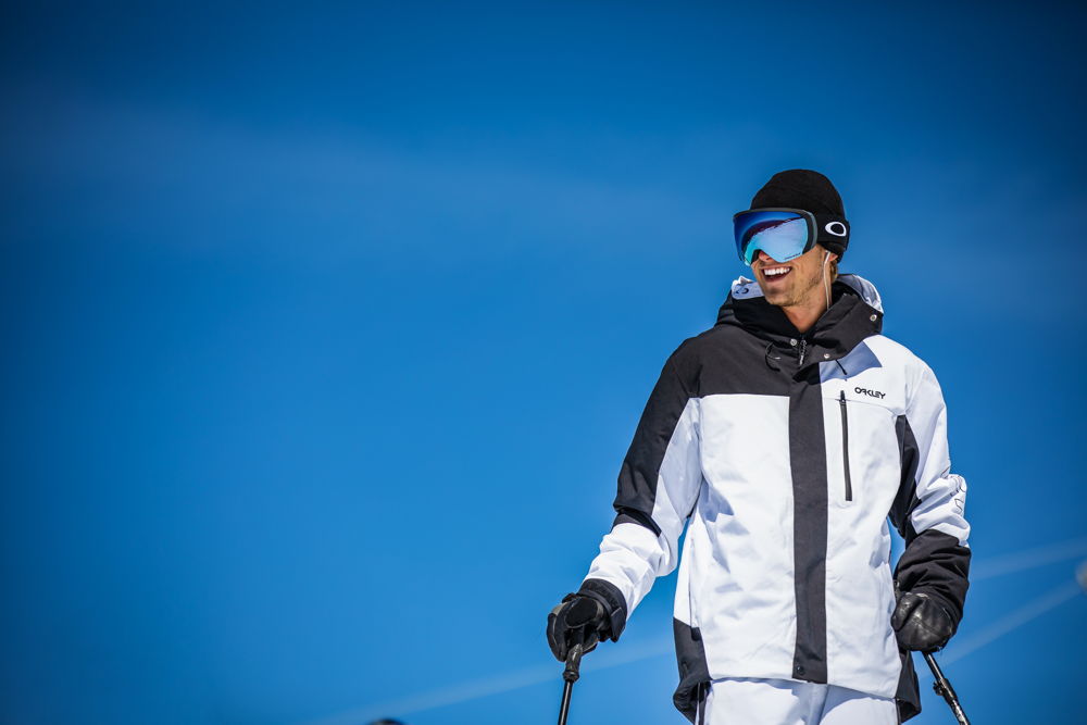 OAKLEY THERMONUCLEAR PROTECTION COLLECTION - LIFESTYLE IMAGE (1)