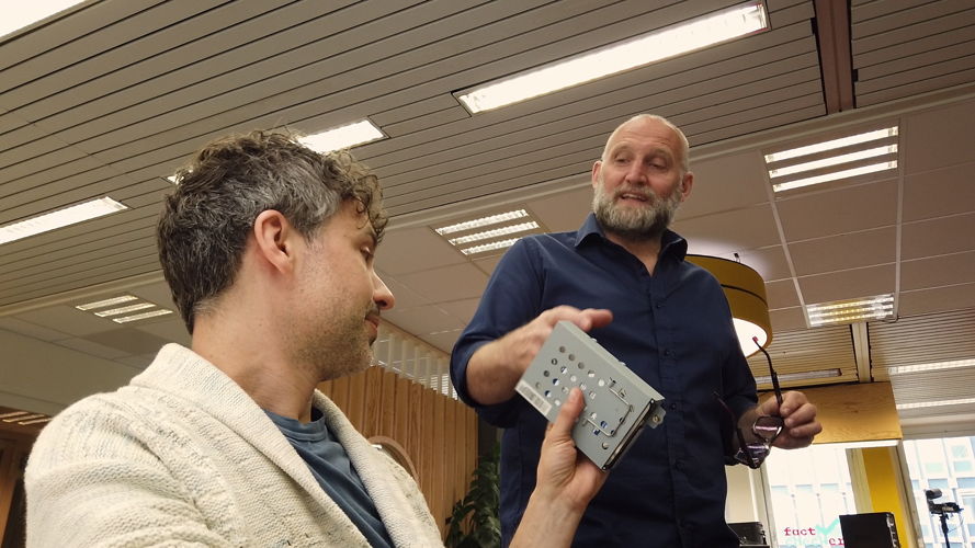 Jan en Thomas met harde schijf
