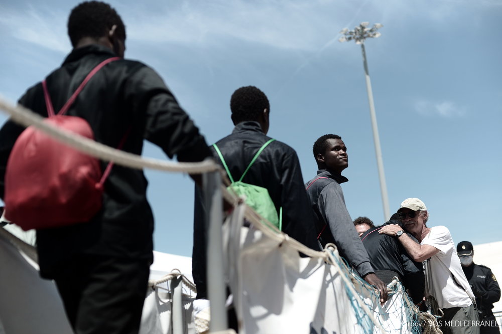 Personas rescatadas por el Aquarius desembarcan en el puerto de Valencia el 17 de junio de 2018. © Kenny Karpov/SOS MEDITERRANEE