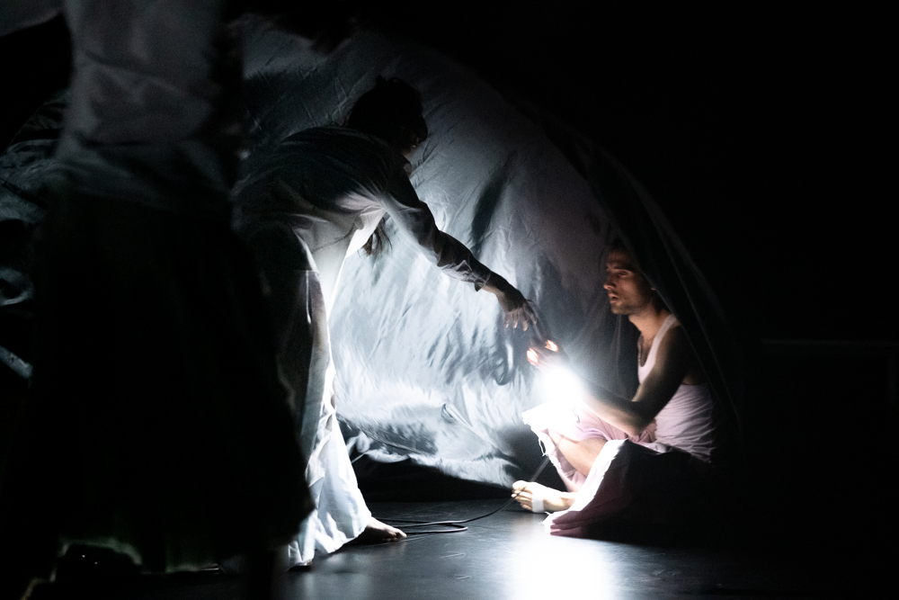 Daniel Linehan - Listen Here: This Cavern 8 > 9/04 © Danny Willems