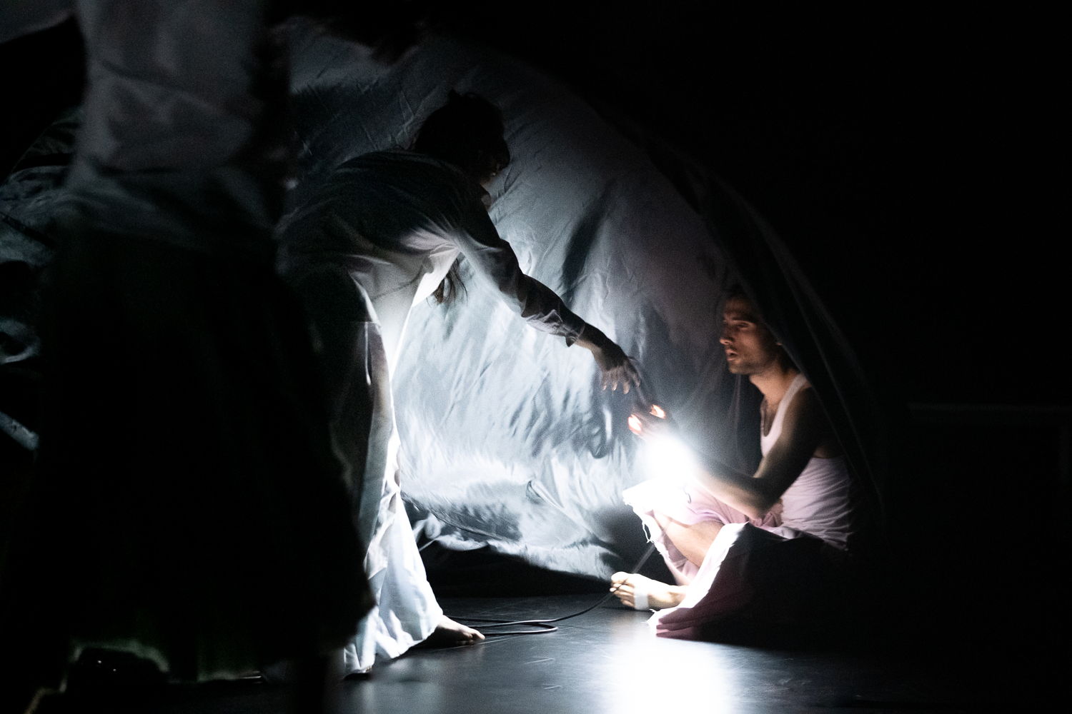 Daniel Linehan - Listen Here: This Cavern 8 > 9/04 © Danny Willems