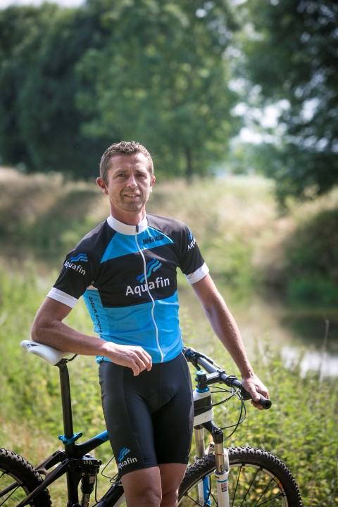 Mag het wat avontuurlijker voor jou? We organiseren een mooie, gevarieerde mountainbike-omloop met de nodige hoogtemeters in de groene streek rond Overijse. The place to be voor de mountainbikers! Je kan kiezen tussen een tocht van 28 km of een van 42 km. Op enkele uitzonderingen na is de toer niet technisch, maar wel fysiek uitdagend. Er is een bevoorrading voorzien op beide afstanden.