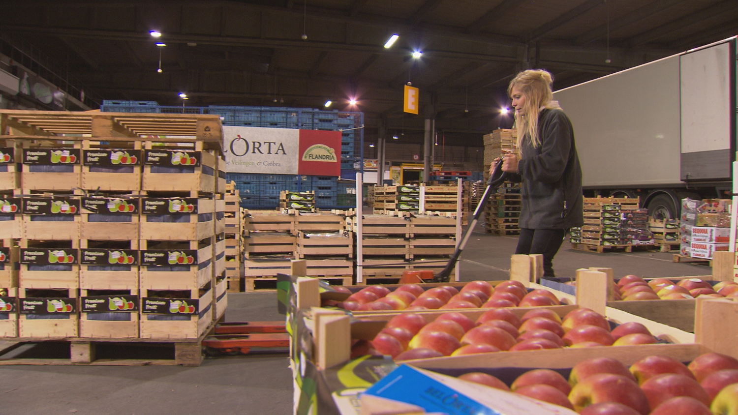 Julie op de vroegmarkt (c) VRT/Eén