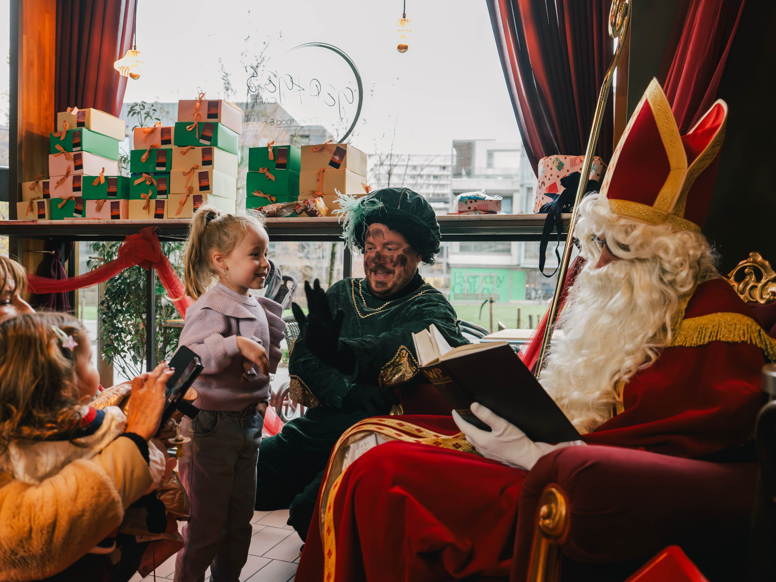 Sinterklaas op bezoek op Nieuw Zuid 
