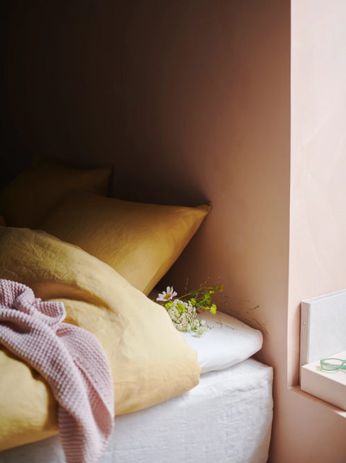 bed-made-with-yellow-puderviva-bed-linen-a-pink-ingabritta-t-b5520c43086ef586c3b2e88b4ed66ef7.jpg