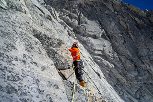 Stephan Siegrist on Shivling’s South Face (© Hugo Beguin)